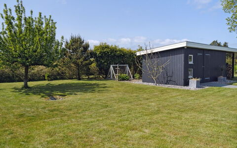Nilsa - 400M from the Sea: Blau, Strauch, Hütte, Ground, Garten, Estate, Schatten, Landscaping, Bauernhaus, Eco Hotel