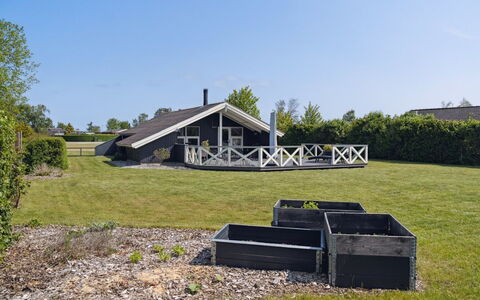 Nilsa - 400M from the Sea: Blau, Strauch, Hütte, Ground, Garten, Estate, Schatten, Landscaping, Bauernhaus, Eco Hotel