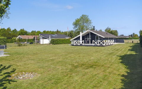 Nilsa - 400M from the Sea: Blau, Strauch, Hütte, Ground, Garten, Estate, Schatten, Landscaping, Bauernhaus, Eco Hotel