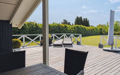 Nilsa - 400M from the Sea