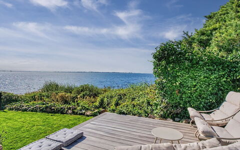Daike - 25M from the Sea: Blau, Wasser, Horizont, Meer, Küsten Und Ozeanische Forms, Ozean, Küste, Gartenmöbel, Ufer, Tropen