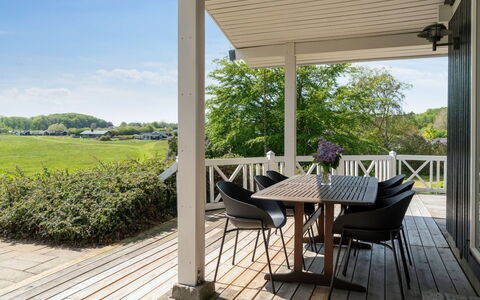 Arho - 75M from the Sea: Dach, Haus, Grundstueck, Zuhause, Hütte, Estate, Gartenbauten, Schatten, Blockhaus, Landscaping