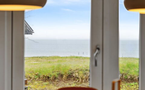 Arho - 75M from the Sea: Dach, Haus, Grundstueck, Zuhause, Hütte, Estate, Gartenbauten, Schatten, Blockhaus, Landscaping