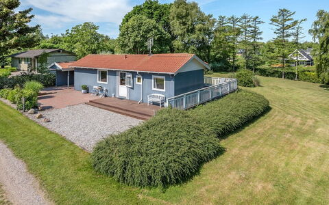 Lillan - 250M from the Sea: Wohngebiet, Dach, Vorort, Auffahrt, Estate, Kamin