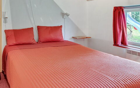 Emly - 1.1Km from the Sea: Interior Design, Schlafzimmer, Holz, Bett, Fussboden, Decke, Möbel, Textil, Bettdecke, Flooring