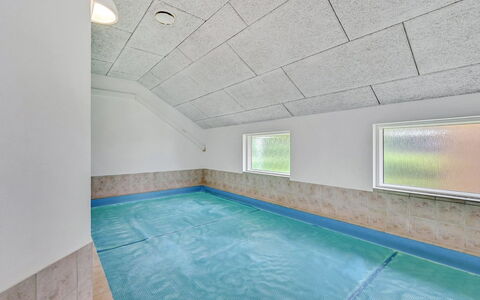 Emly - 1.1Km from the Sea: Schwimmbad, Ferienort