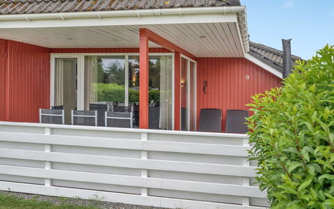 Emly - 1.1Km from the Sea: Schwimmbad, Ferienort