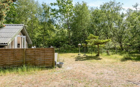 Osa - 150M from the Sea: Strauch, Hütte, Grundstueck, Ländliches Gebiet, Garten, Gartenbauten, Hinterhof, Rasen, Schatten, Garten