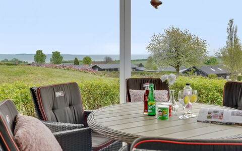 Ankarl - 700M from the Sea: Dach, Haus, Zuhause, Hütte, Tür, Abstellgleis, Deck, Veranda, Planke, Hartholz