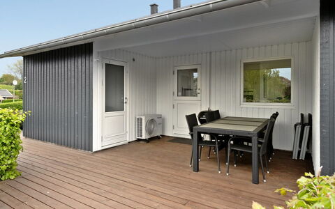 Ankarl - 700M from the Sea: Dach, Haus, Zuhause, Hütte, Tür, Abstellgleis, Deck, Veranda, Planke, Hartholz