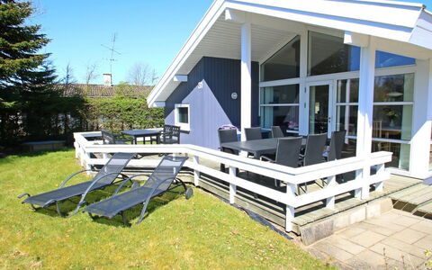 Aaran - 300M from the Sea: Blau, Strauch, Hütte, Ground, Garten, Estate, Schatten, Landscaping, Bauernhaus, Eco Hotel