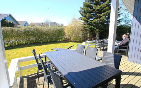 Aaran - 300M from the Sea: Blau, Strauch, Hütte, Ground, Garten, Estate, Schatten, Landscaping, Bauernhaus, Eco Hotel