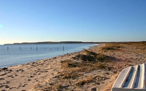Aaran - 300M from the Sea: Blau, Strauch, Hütte, Ground, Garten, Estate, Schatten, Landscaping, Bauernhaus, Eco Hotel