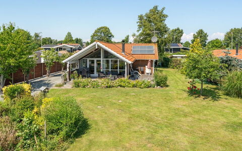 Kaike - 100M from the Sea: Blau, Strauch, Hütte, Ground, Garten, Estate, Schatten, Landscaping, Bauernhaus, Eco Hotel