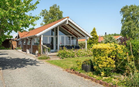 Kaike - 100M from the Sea: Blau, Strauch, Hütte, Ground, Garten, Estate, Schatten, Landscaping, Bauernhaus, Eco Hotel