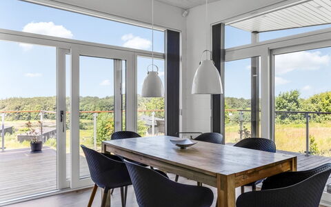 Klarin - 350M from the Sea: Möbel, Flooring, Interior Design, Stuhl, Fussboden, Holz, Küche & Esszimmer Tisch, Holzboden, Esszimmer, Tabelle