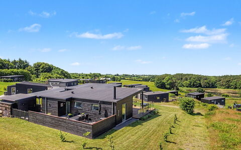 Klarin - 350M from the Sea: Grundstueck, Wiese, Garten, Estate, Rasen, Bauernhof, Garten, Landscaping, Plantage