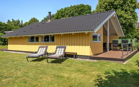 Hwiting - 200M from the Sea: Dach, Haus, Zuhause, Hütte, Tür, Abstellgleis, Deck, Veranda, Planke, Hartholz