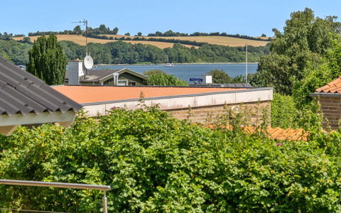 Hwiting - 200M from the Sea: Dach, Haus, Zuhause, Hütte, Tür, Abstellgleis, Deck, Veranda, Planke, Hartholz
