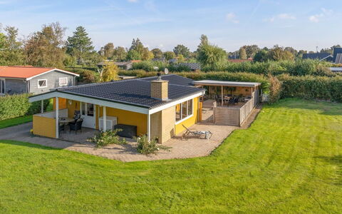 Nane - 80M from the Sea: Wohngebiet, Dach, Vorort, Auffahrt, Estate, Kamin
