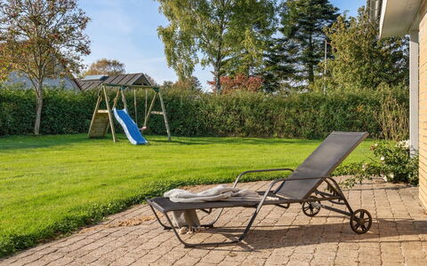 Nane - 80M from the Sea: Wohngebiet, Dach, Vorort, Auffahrt, Estate, Kamin