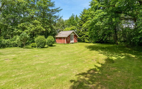 Jonni - 15Km from the Sea: Dach, Haus, Zuhause, Hütte, Tür, Abstellgleis, Estate, Rasen, Garten, Veranda