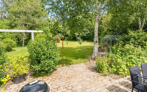 Jonni - 15Km from the Sea: Dach, Haus, Zuhause, Hütte, Tür, Abstellgleis, Estate, Rasen, Garten, Veranda
