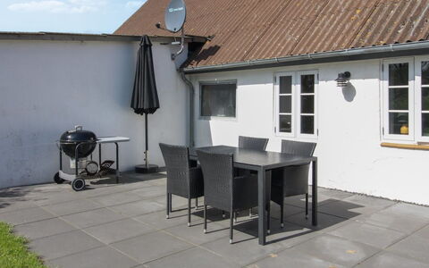 Dolfine - 15Km from the Sea: Dach, Haus, Grundstueck, Zuhause, Hütte, Estate, Gartenbauten, Schatten, Blockhaus, Landscaping