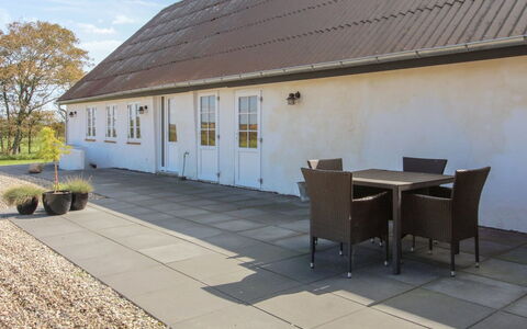 Dolfine - 15Km from the Sea: Dach, Haus, Grundstueck, Zuhause, Hütte, Estate, Gartenbauten, Schatten, Blockhaus, Landscaping