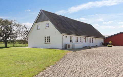 Dolfine - 15Km from the Sea: Dach, Haus, Grundstueck, Zuhause, Hütte, Estate, Gartenbauten, Schatten, Blockhaus, Landscaping