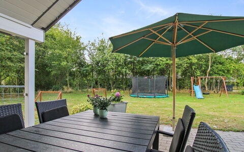 Ulrikke - 12Km from the Sea: Möbel, Stuhl, Tabelle, Gartenmöbel, Tisch Im Freien, Schatten, Küche & Esszimmer Tisch, Regenschirm, Garten, Outdoor Struktur