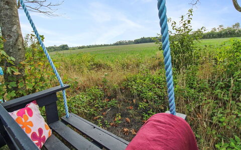 Ulrikke - 12Km from the Sea: Sommer, Schwingen, Garten, Freizeit, Gartenmöbel, Rasen, Park, Schatten, Spielmittel