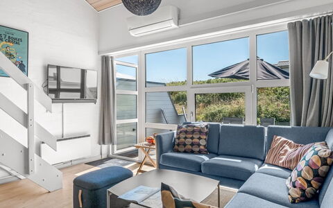 Soufiane - 100M from the Sea: Möbel, Interior Design, Flooring, Couch, Fussboden, Holz, Decke, Wohnzimmer, Zimmer, Wohnung