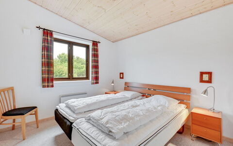 Rika - 525M to the Fjord: Zuhause, Bett, Schlafzimmer, Hütte, Bettrahmen, Bedding, Hartholz, Einfrieren, Bettdecke, Hotel
