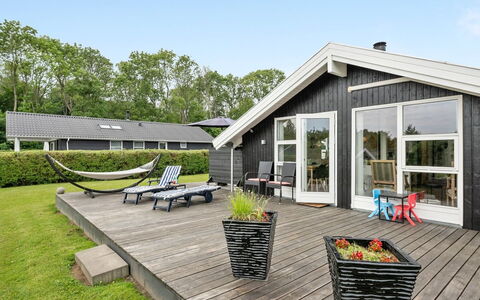 Ullakarin - 350M from the Sea: Pflanzengemeinschaft, Sonnenlicht, Krautige Pflanze, Garten, Plantage, Landwirtschaft, Bauernhof