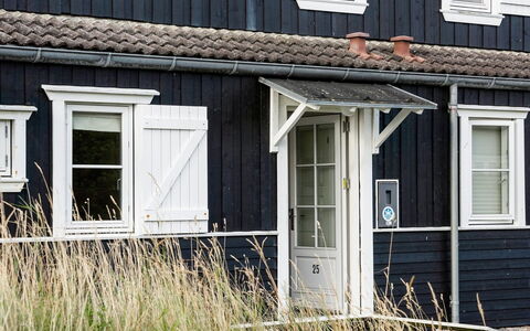 Tofan - 100M to the Fjord: Flooring, Fussboden, Decke, Interior Design, Countertop, Küche, Cabinetry, Zimmer, Major Appliance, Light Fixture