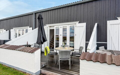 Tofan - 100M to the Fjord: Flooring, Fussboden, Decke, Interior Design, Countertop, Küche, Cabinetry, Zimmer, Major Appliance, Light Fixture