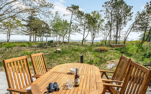 Angelita - 80M to the Fjord: Zuhause, Wohngebiet, Haus, Hütte, Dach, Grundstueck, Abstellgleis, Garten, Estate, Rasen