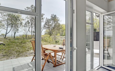 Angelita - 80M to the Fjord: Zuhause, Wohngebiet, Haus, Hütte, Dach, Grundstueck, Abstellgleis, Garten, Estate, Rasen