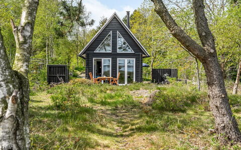 Angelita - 80M to the Fjord: Zuhause, Wohngebiet, Haus, Hütte, Dach, Grundstueck, Abstellgleis, Garten, Estate, Rasen