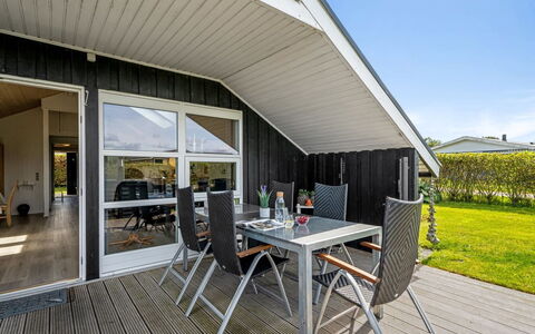 Naninja - 300M to the Fjord: Hütte, Zuhause, Haus, Dach, Veranda, Estate, Abstellgleis, Gartenbauten, Bauernhaus, Garten