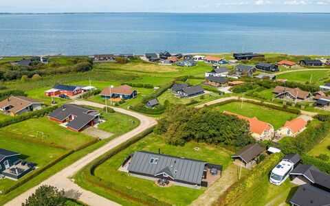 Naninja - 300M to the Fjord: Hütte, Zuhause, Haus, Dach, Veranda, Estate, Abstellgleis, Gartenbauten, Bauernhaus, Garten