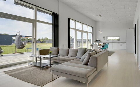 Nimrod - 300M from the Sea: Flooring, Wand, Fussboden, Interior Design, Holz, Decke, Holzboden, Beleuchtung, Möbel, Laminatboden