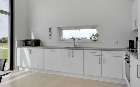 Nimrod - 300M from the Sea: Flooring, Wand, Fussboden, Interior Design, Holz, Decke, Holzboden, Beleuchtung, Möbel, Laminatboden