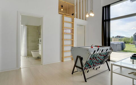 Nimrod - 300M from the Sea: Flooring, Wand, Fussboden, Interior Design, Holz, Decke, Holzboden, Beleuchtung, Möbel, Laminatboden