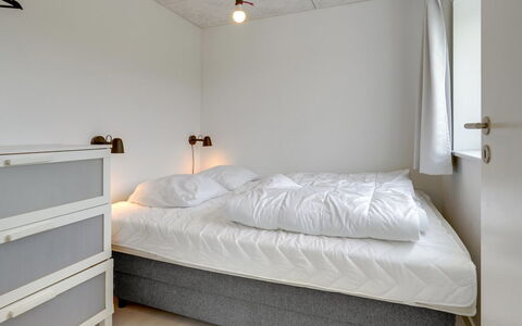 Nimrod - 300M from the Sea: Flooring, Wand, Fussboden, Interior Design, Holz, Decke, Holzboden, Beleuchtung, Möbel, Laminatboden
