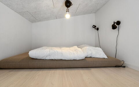 Nimrod - 300M from the Sea: Flooring, Wand, Fussboden, Interior Design, Holz, Decke, Holzboden, Beleuchtung, Möbel, Laminatboden