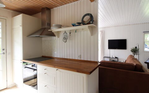 Annlouise - 300M from the Sea: Flooring, Holz, Fussboden, Interior Design, Möbel, Cabinetry, Countertop, Küche, Decke, Holzbeize