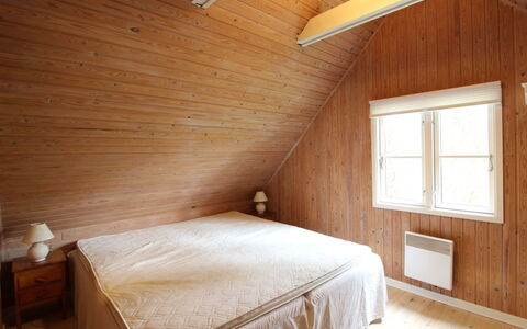 Annlouise - 300M from the Sea: Flooring, Fussboden, Wand, Holz, Holzboden, Interior Design, Decke, Schlafzimmer, Zimmer, Bett