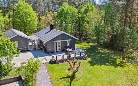 Hunding - 7Km from the Sea: Wohnung, Schatten, Balkon, Stuhl, Zaun, Gartenmöbel, Aluminium, Kunstrasen